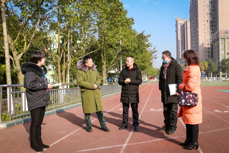 德陽市民辦教育協會領導蒞臨繼光實驗學校指導工作.jpg