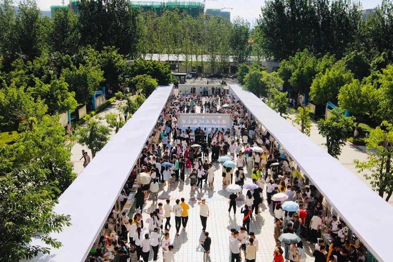 四川應用技術職業學院（西昌職校）舉行2021屆畢業生就業暨2022屆畢業生實習雙選會2.jpg