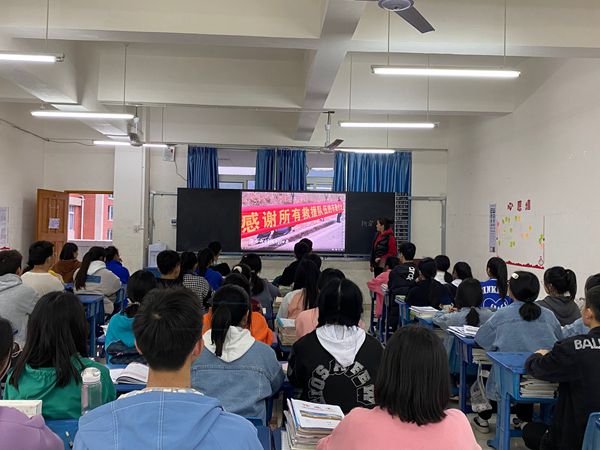 中江職中組織師生收看“2022年春季全國中小學消防安全公開課”網絡直播.jpg