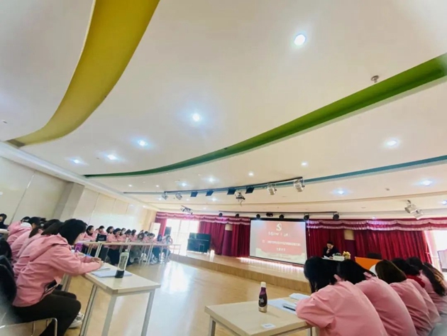 德外幼兒園召開“深化作風紀律建設暨干部大走訪、教師大家訪”專項工作部署會暨民主生活會_副本.jpg