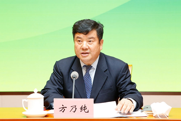 4.中華職業教育社黨組書記、總干事方乃純主持會議_副本.jpg